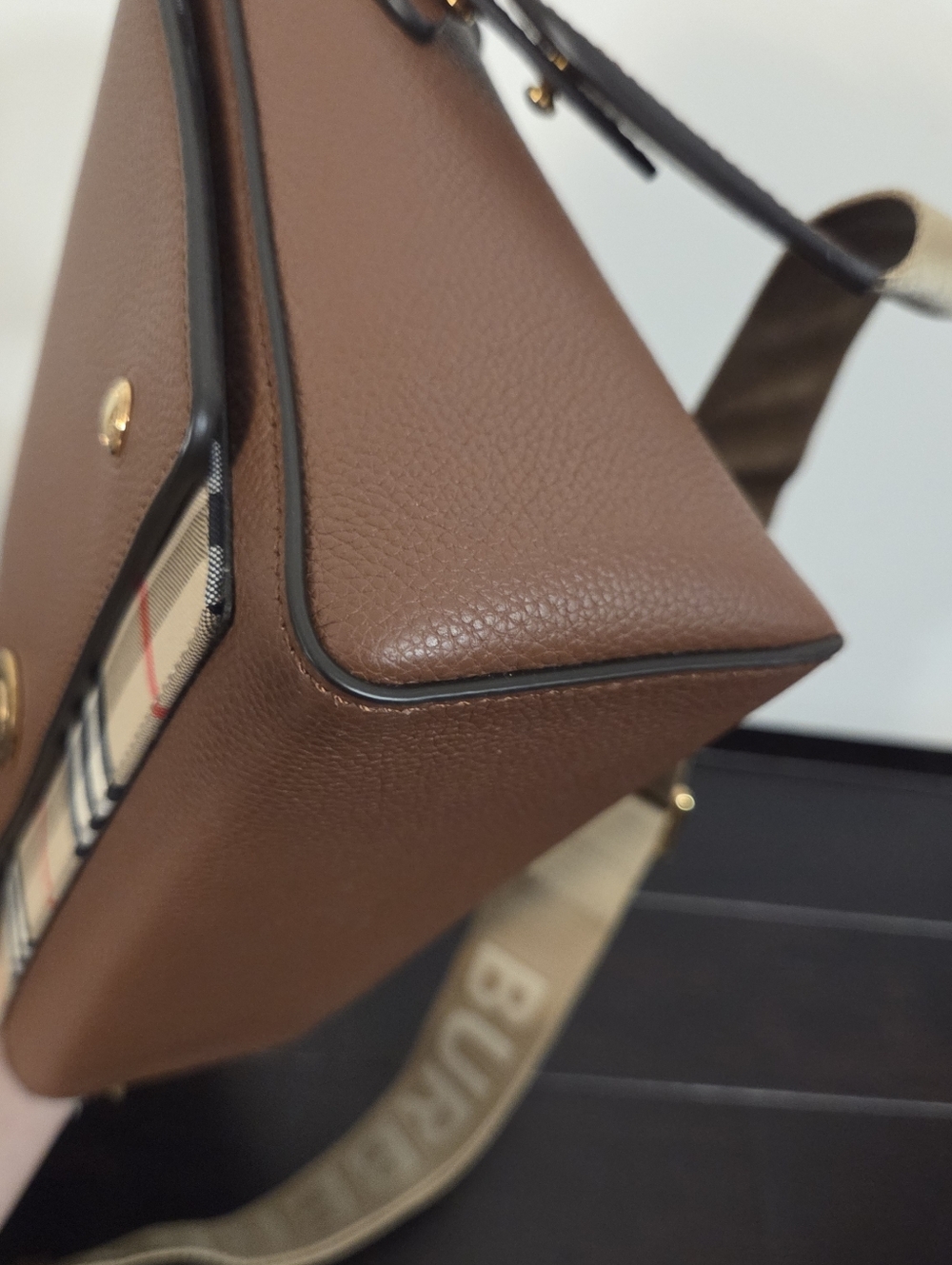 New Authentic Burberry Note Bag - Picture 5 of 11